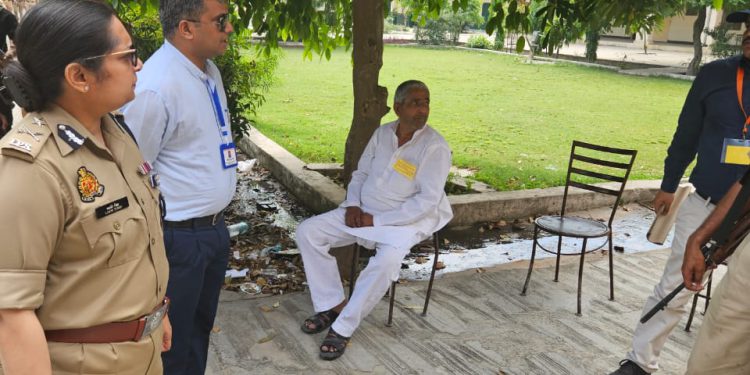 गौतम बुध नगर में शांतिपूर्ण ढंग से हो रहा है मतदान,  जाने अब तक का मत प्रतिशत