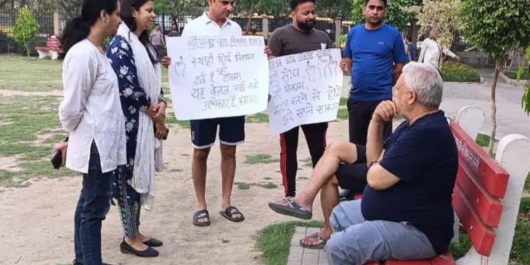 चुनाव में मतदान प्रतिशत बढ़ाने के लिए गौतम बुद्ध नगर विकास समिति लोगों को कर रही है जागरूक