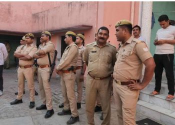 UP: बागपत में रिटायर्ड दारोगा के घर डबल मर्डर, घर में घुसकर धारदार हथियार से सास-बहू की हत्या