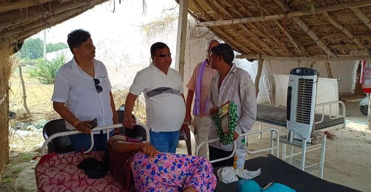 छप्पर के नीचे चल रहा था अवैध अस्पताल,सीएमओ ने मारा छापा मार कर दिया सीज