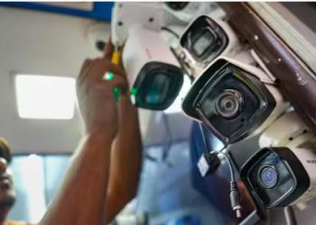 मुरादनगर: ‘छोटा हरिद्वार’ के महंत पर FIR, चेंजिंग रूम की तरफ कैमरा लगाकर महिलाओं को कपड़े बदलते देखने का आरोप