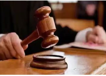 14 दिन की न्यायिक हिरासत में जेल भेजे गए गुप्ता बंधु, कोर्ट के बाहर उमड़ी भीड़