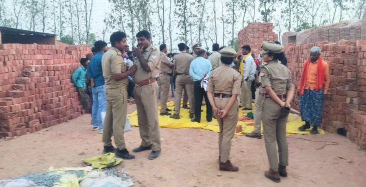 UP News: महराजगंज में ईंट भट्ठा की दीवार गिरने से तीन श्रमिकों की मौत, दो घायल