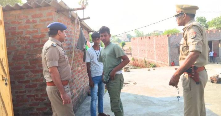 शराबी बेटे ने गहरी नींद में सोए माता-पिता को मार डाला, हैंडपंप के हैंडल से चेहरे और सिर को कूचा