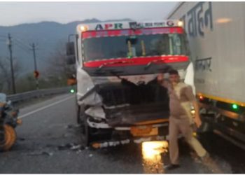 Srinagar Garhwal: ट्रक और सूमो की आमने-सामने की टक्कर, 10 लोग हुए घायल; अस्पताल में कराया गया भर्ती