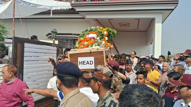 Uttarakhand: बलिदानी मेजर प्रणय का पार्थिव शरीर पहुंचा घर, बिलख पड़े परिजन, श्रद्धांजलि देने उमड़े सैकड़ों लोग