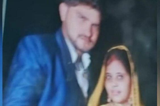 पत्नी का दुपट्टे से गला घोंटा, गोद में सिर रख सेल्फी ली; रिश्तेदारों को भेज फिर खुद फंदे से झूल गया पति