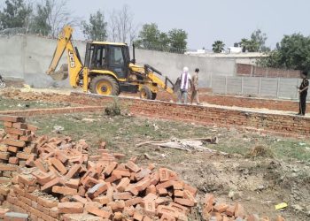 ग्रेटर नोएडा प्राधिकरण ने 31000 वर्ग मीटर जमीन से हटाया अतिक्रमण