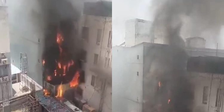 नोएडा की गारमेंट कंपनी में लगी भीषण आग, इलाके में मची अफरा तफरी