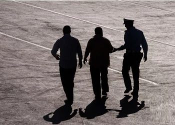 अलगीढ़ में फर्जी नोट बनाने वाली गैंग का सदस्य गिरफ्तार, हजारों फर्जी नोट भी हुए बरामद