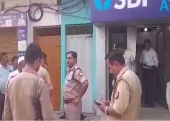 दो ATM मशीनों को उखाड़कर भाग रहे थे बदमाश, तभी हो गई एक चूक, फिर…