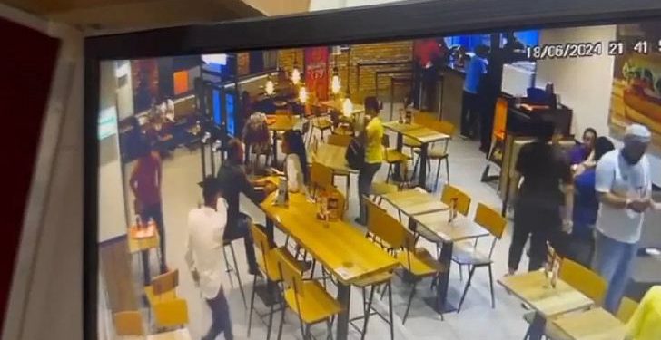 दिल्ली: बर्गर किंग के आउटलेट में फायरिंग का CCTV फुटेज वायरल, तीन बदमाशों ने अमन को मारी थी 40 गोलियां