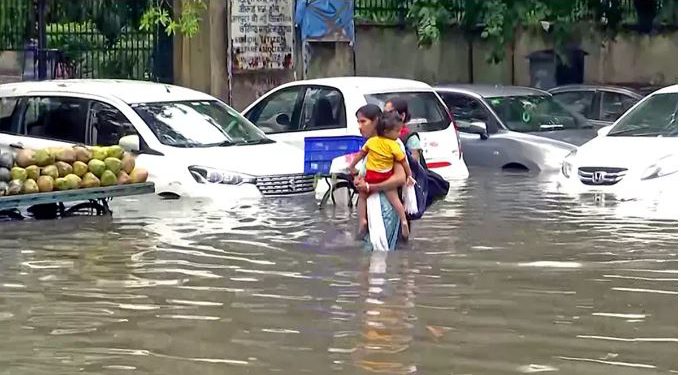 दिल्ली में भारी बारिश में जान गंवाने वालों के परिजनों को मिलेगा मुआवजा, सरकार ने 10-10 लाख देने का किया एलान