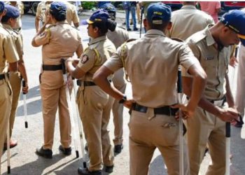 बस्ती: गर्लफ्रेंड के साथ इश्क फरमा रहे थे DSP, तभी पहुंची गई पत्नी; प्रेमिका की कर दी पिटाई