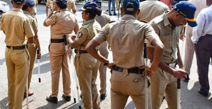 बस्ती: गर्लफ्रेंड के साथ इश्क फरमा रहे थे DSP, तभी पहुंची गई पत्नी; प्रेमिका की कर दी पिटाई