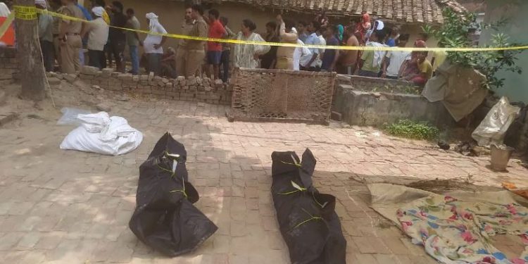 संदिग्ध हालात में दो सगी बहनों की मौत, तीसरी गंभीर, माता पिता गए थे बैंगलुरू, घर से मिले अहम सुराग