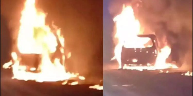 UP: मुरादनगर से हरिद्वार जा रही कार में भीषण आग, एक बच्चे समेत 4 लोग जिंदा जले