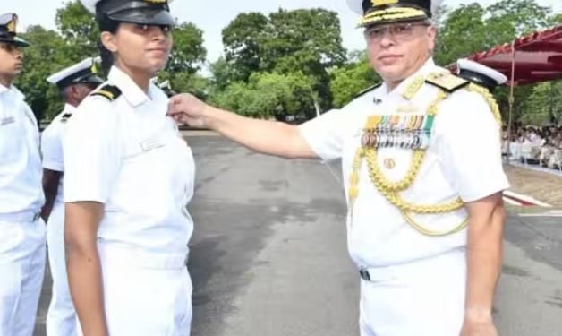 भारतीय नौसेना की पहली महिला हेलीकॉप्टर पायलट बनीं अनामिका, 21 अधिकारी ‘गोल्डन विंग्स’ से सम्मानित