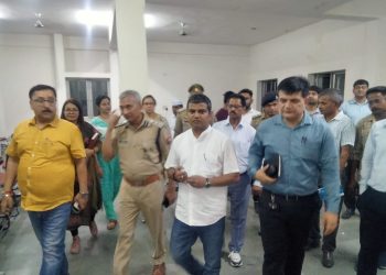 गौतम बुध नगर में मतगणना को लेकर नोडल अधिकारी ने देर रात किया फूल मंडी का स्थलीय निरीक्षण, ये होगी व्यवस्था