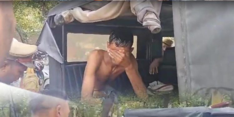 हाथ में पेट्रोल की बोतल लेकर युवक पहुंचा कलेक्ट्रेट, मचा हड़कंप