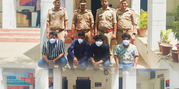 हनीट्रैप में फसाकर लोगो से धन उगाही करने वाले गिरोह का पुलिस ने किया पर्दाफाश