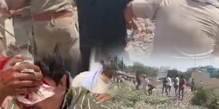 अतिक्रमण हटाने गई ग्रेटर नोएडा प्राधिकरण की टीम पर ग्रामीणों ने किया पथराव