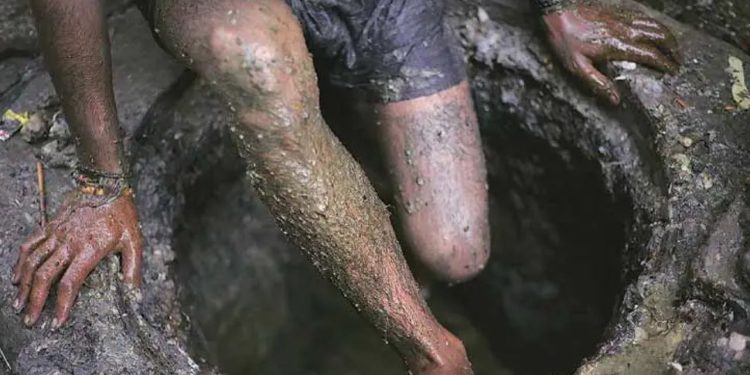 NHRC ने सीवेज टैंक में डूबने से 3 श्रमिकों की मौत का लिया संज्ञान, UP सरकार और DGP को नोटिस