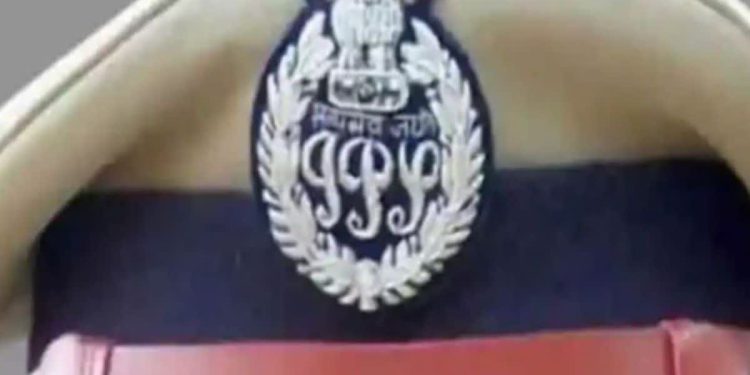 UP IPS Transfer: यूपी में 8 IPS अफसरों का तबादला, जानें- किसे कहां मिली तैनाती?