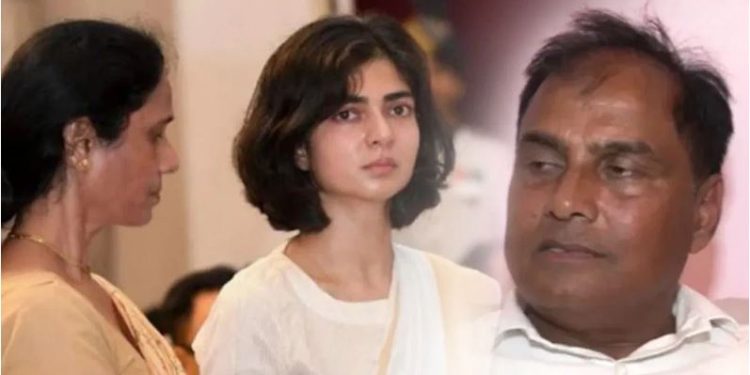 ‘बहू चाहे तो छोटे बेटे से करा सकते हैं शादी’, शहीद कैप्टन अंशुमान के पिता ने कही ये बात