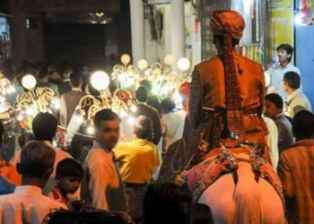 बरात चढ़त के दौरान DJ वाहन पर उतरा करंट, चार बच्चे झुलसे; समारोह में मची खलबली