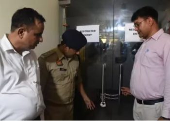 नोएडा के चार कोचिंग सेंटरों पर गिरी गाज: एक पूरी तरह सील… दो के बेसमेंट पर एक्शन, इस वजह से हुई कार्रवाई