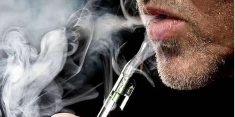 नोएडा: चीन से भारत लाई गई 15 लाख की ई-सिगरेट बरामद, दो तस्कर गिरफ्तार