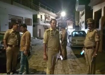 बिस्तर के नीचे रखी राइफल से खेल रहे थे बच्चे, खींचतान में चली गोली एक की मौत- घर में मचा कोहराम