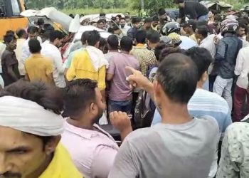 मुरादाबाद में दर्दनाक हादसा, आपस में टकराईं दो कार; हज कर लौट रहे परिवार के 5 लोगों की मौत