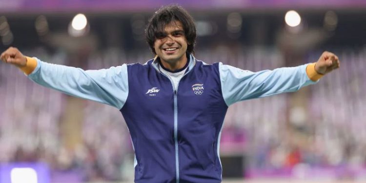 नीरज चोपड़ा का गजब फैन! 2 साल में ’22 हजार किलोमीटर’ साइकिल चलाकर मिलने पहुंचा पेरिस