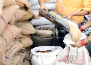 ढाई हजार लोग मरने के बाद भी ले रहे थे फ्री राशन, अमेठी में ऐसी कैसी सरकारी व्यवस्था?