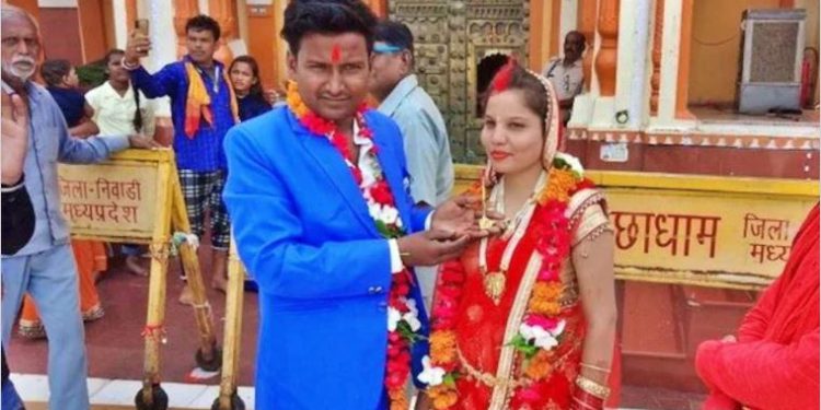 दोस्ती, लव मैरिज और फिर नौकरी… लेखपाल पत्नी ने बताया कारपेंटर पति से रिश्ते का सच