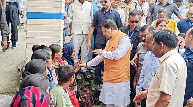 आपदा प्रभावित बूढ़ाकेदार पहुंचे मुख्यमंत्री धामी, बचाव और राहत कार्यों का किया स्थलीय निरीक्षण; लोगों से की बातचीत