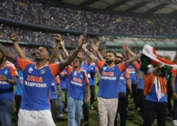 ‘मां तुझे सलाम…’, रोहित-कोहली-हार्दिक ने वानखेड़े में बांधा समां, BCCI का वीडियो रोंगटे खड़े कर देगा!