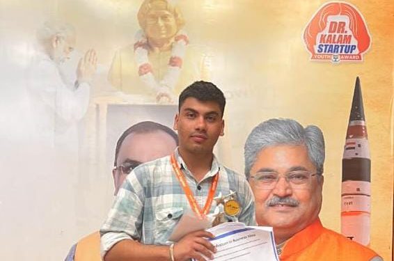 जीएल बजाज इंस्टीट्यूट ऑफ टेक्नोलॉजी एंड मैनेजमेंट के एमबीए छात्र आयुष बंसल डॉo अब्दुल कलाम स्टार्टअप यूथ सेरेमनी में सम्मानित