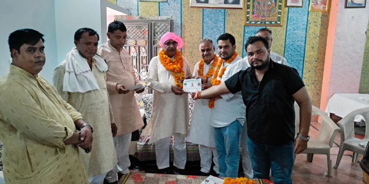 ग्राम रोजा याकूबपुर में प्रधान देवेंद्र त्यागी जी के आवास पर विभाग की भारतीय किसान यूनियन लोक शक्ति की मीटिंग हुई