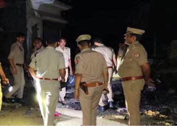 हिंदू युवती के अपहरण की रिपोर्ट दर्ज न होने पर भड़की भीड़, आरोपित के घर तोड़फोड़ और आगजनी