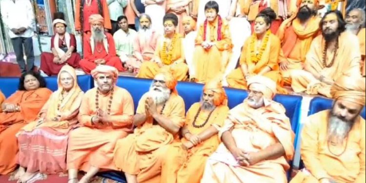 ब्रह्मलीन स्वामी पायलट बाबा के उत्तराधिकारी की घोषणा, जापान निवासी शिष्या संभालेंगी पदभार