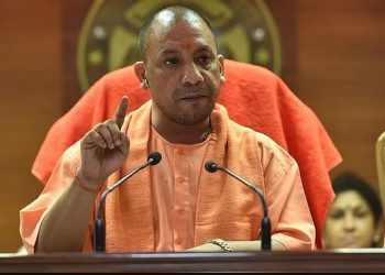 उत्तर प्रदेश में अराजकता फैलाने की छूट किसी को नहीं, सीएम योगी ने अधिकारियों को दिए सख्त निर्देश