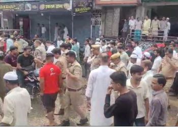 करंट लगने से दो सगे भाइयों की मौत, कबूतर पकड़ने के लिए निर्माणाधीन इमारत के बेसमेंट में थे उतरे