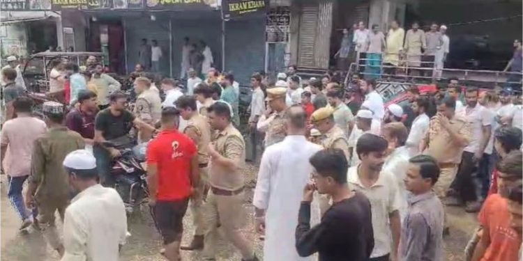 करंट लगने से दो सगे भाइयों की मौत, कबूतर पकड़ने के लिए निर्माणाधीन इमारत के बेसमेंट में थे उतरे