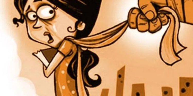 बस ड्राइवर ने काटी अपनी कलाई, महिला यात्री की खून से भरने लगा मांग, तभी…