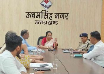 मौलवी की घिनौनी हरकत: मदरसे में बच्चियों से छेड़छाड़, अश्लील वीडियो दिखाए…महिला आयोग की अध्यक्ष पहुंचीं