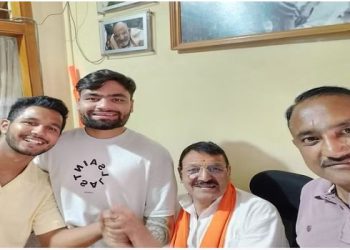 बाबा नीम करौरी के भक्तों में विराट कोहली के बाद अब एक और भारतीय क्रिकेटर का नाम, कैंची धाम में लगाया ध्यान