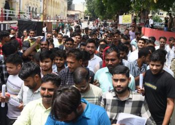 सिपाही भर्ती: पहले दिन 32 प्रतिशत अभ्यर्थियों ने छोड़ी परीक्षा, अनुचित साधनों के इस्तेमाल पर पांच गिरफ्तार